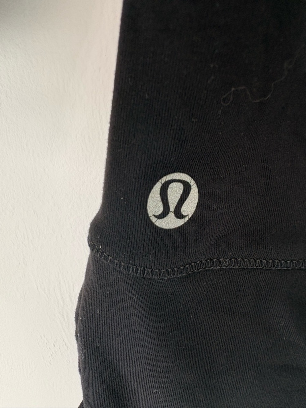 Lululemon Run Warm Up Crew Sz 8 Black EUC - Picture 8 of 9